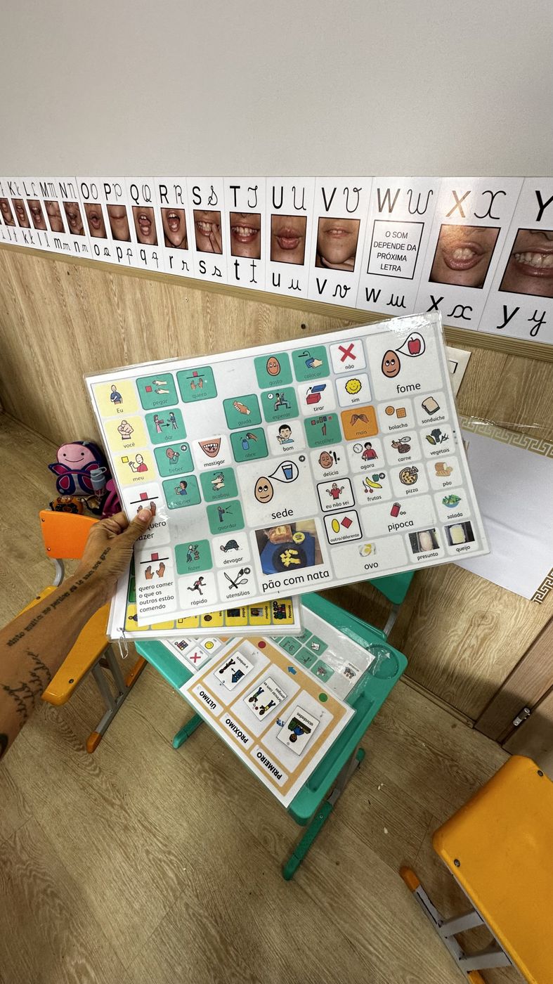 Prancha de comunicação na sala de terapia